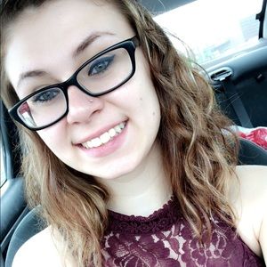 Meet your Posher, Kayla